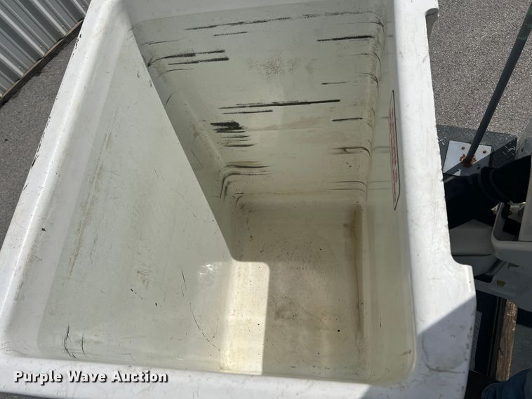 image for item HL9136 2015 Ford F550 Super Duty  bucket truck