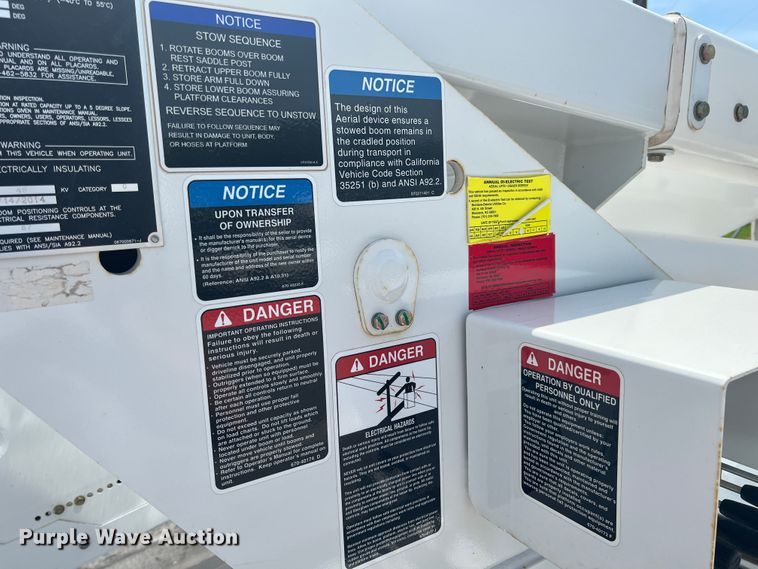 image for item HL9136 2015 Ford F550 Super Duty  bucket truck