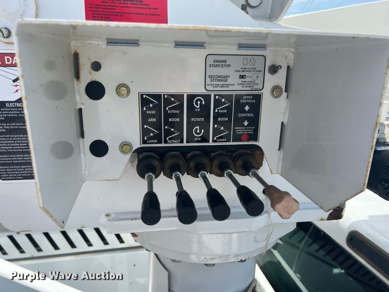 image for item HL9136 2015 Ford F550 Super Duty  bucket truck