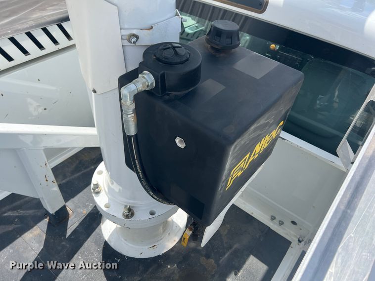 image for item HL9136 2015 Ford F550 Super Duty  bucket truck