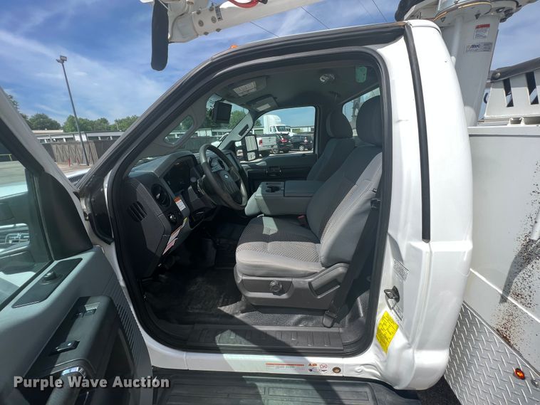 image for item HL9136 2015 Ford F550 Super Duty  bucket truck