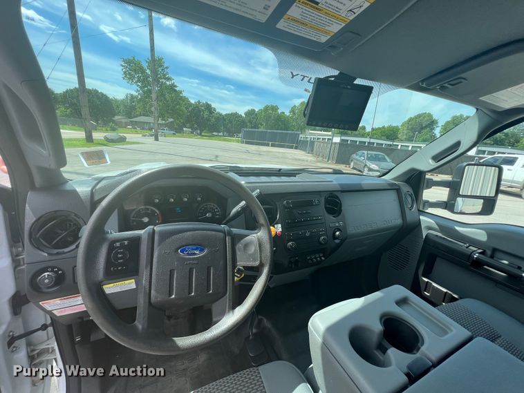 image for item HL9136 2015 Ford F550 Super Duty  bucket truck