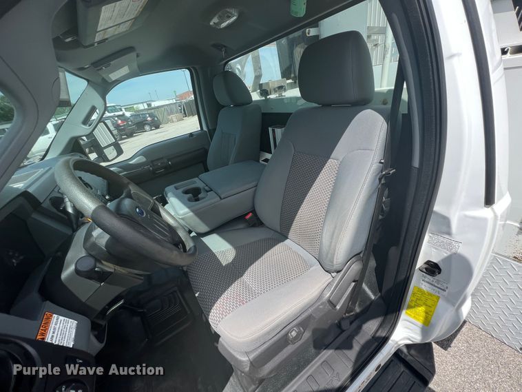 image for item HL9136 2015 Ford F550 Super Duty  bucket truck