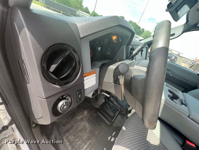 image for item HL9136 2015 Ford F550 Super Duty  bucket truck