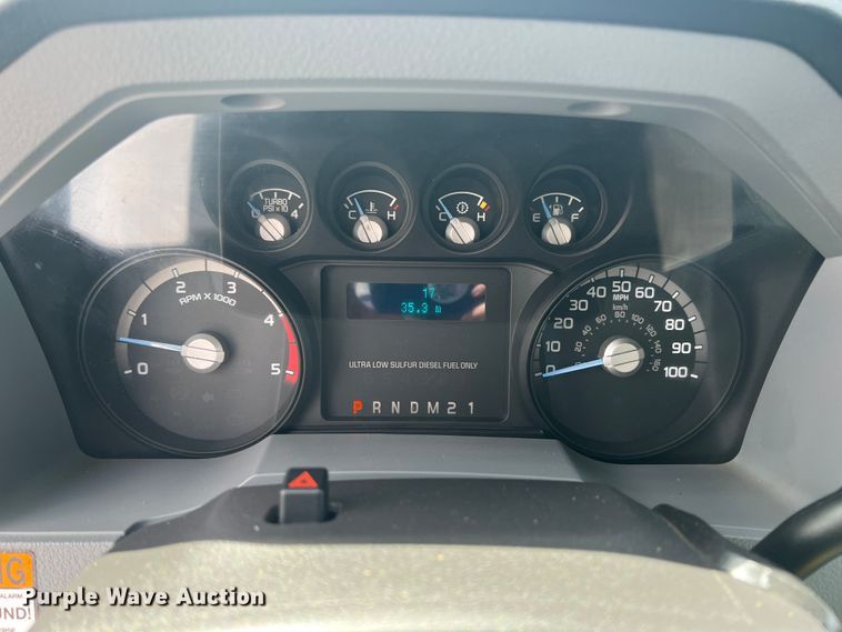 image for item HL9136 2015 Ford F550 Super Duty  bucket truck