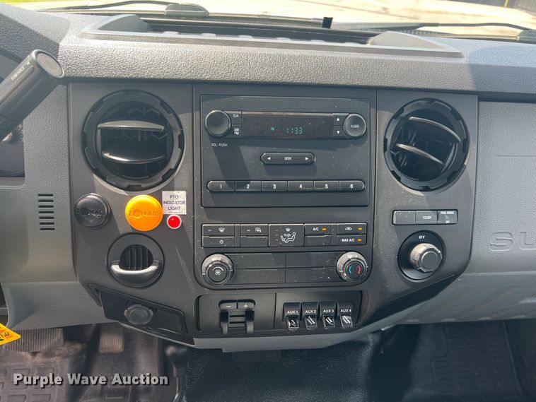 image for item HL9136 2015 Ford F550 Super Duty  bucket truck