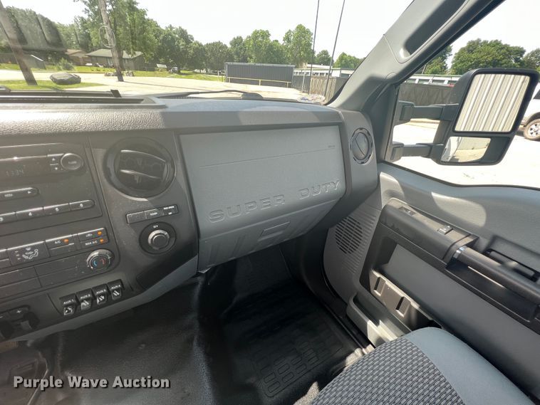 image for item HL9136 2015 Ford F550 Super Duty  bucket truck