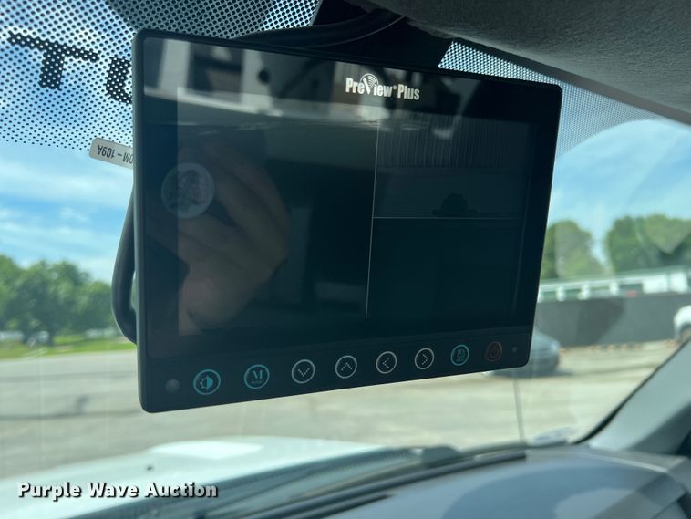 image for item HL9136 2015 Ford F550 Super Duty  bucket truck