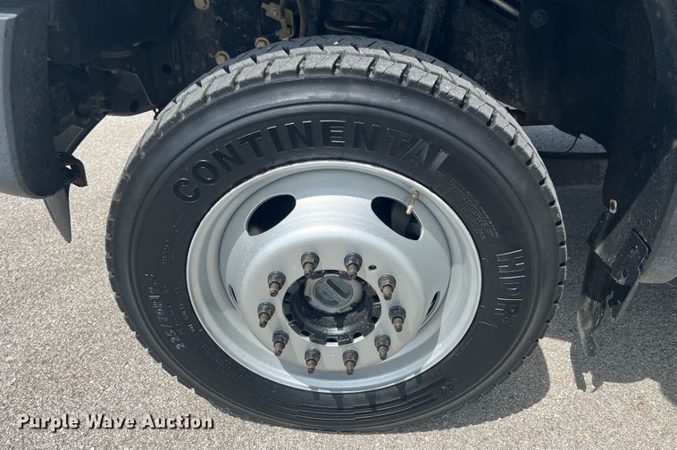 image for item HL9136 2015 Ford F550 Super Duty  bucket truck