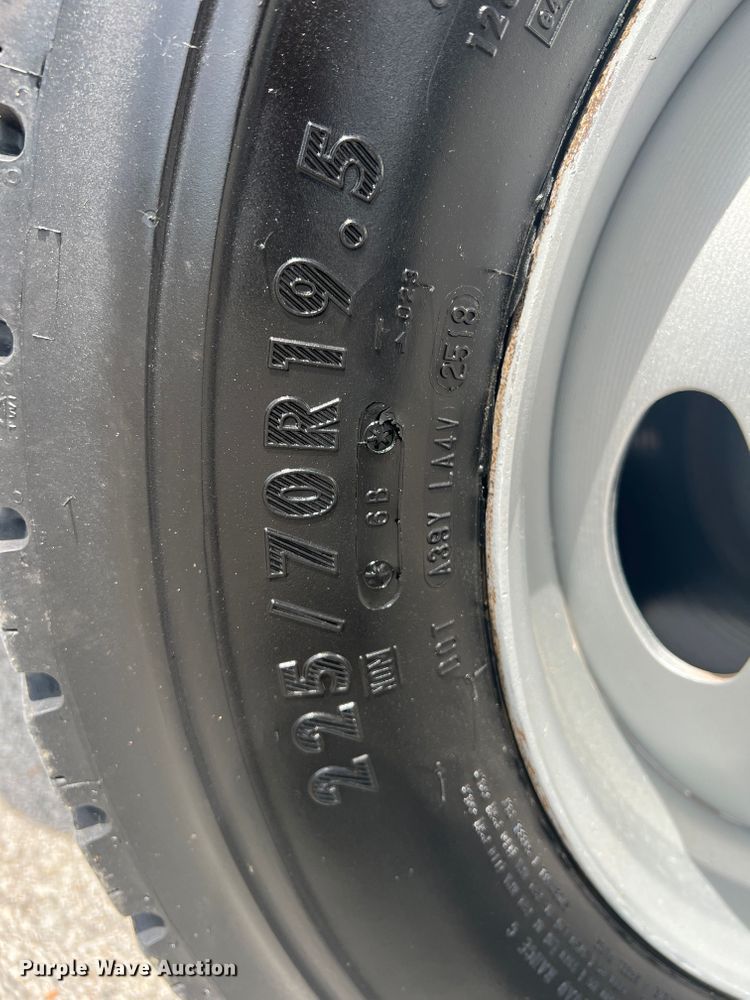 image for item HL9136 2015 Ford F550 Super Duty  bucket truck