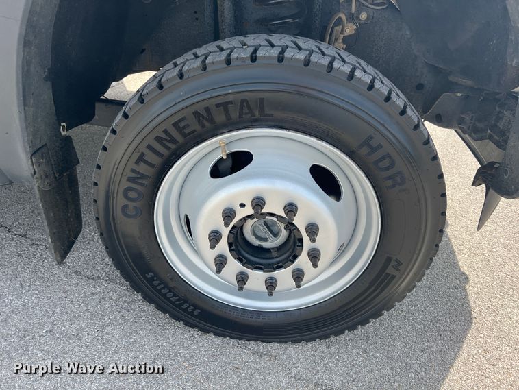 image for item HL9136 2015 Ford F550 Super Duty  bucket truck