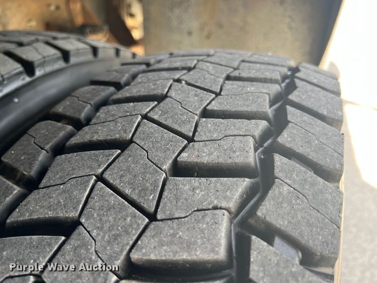 image for item HL9136 2015 Ford F550 Super Duty  bucket truck