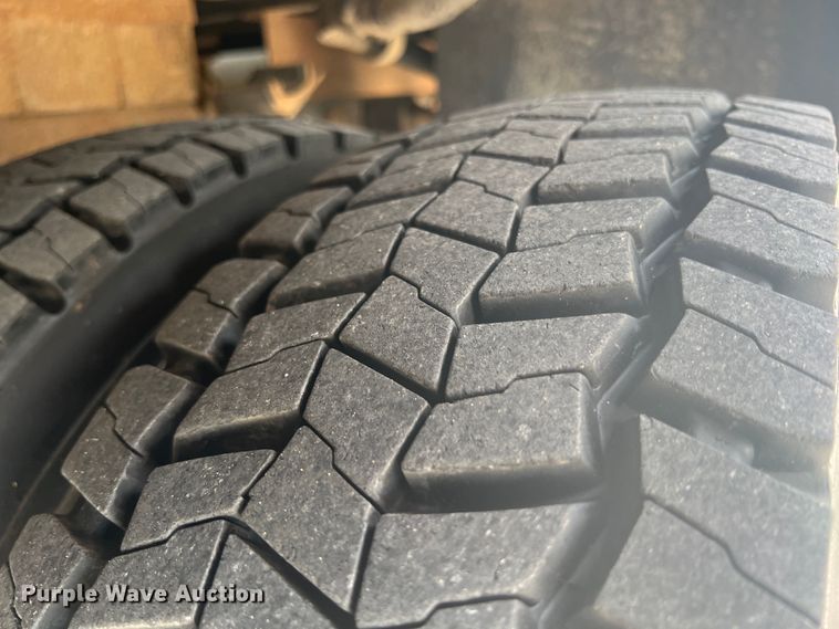 image for item HL9136 2015 Ford F550 Super Duty  bucket truck