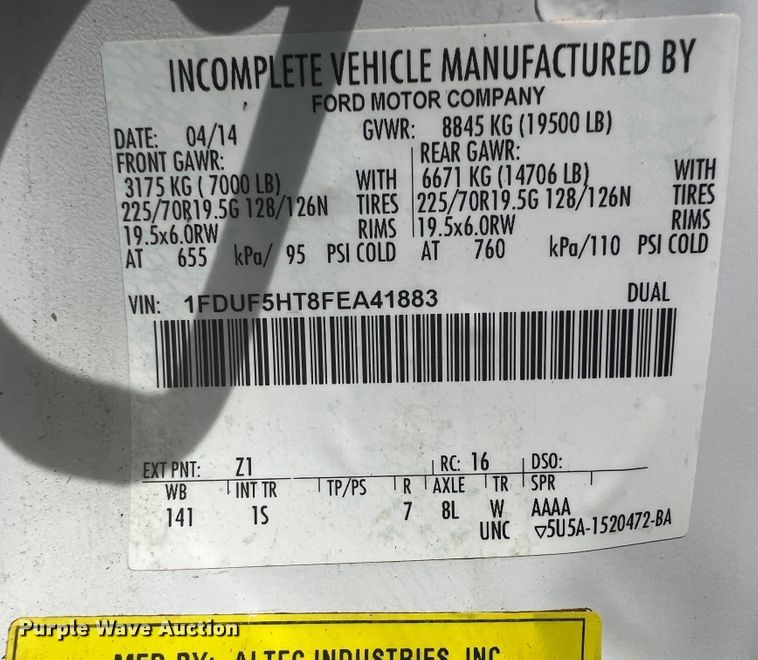 image for item HL9136 2015 Ford F550 Super Duty  bucket truck