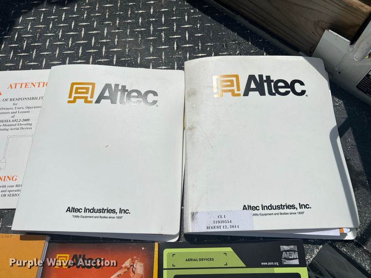 image for item HL9136 2015 Ford F550 Super Duty  bucket truck