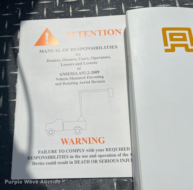 image for item HL9136 2015 Ford F550 Super Duty  bucket truck