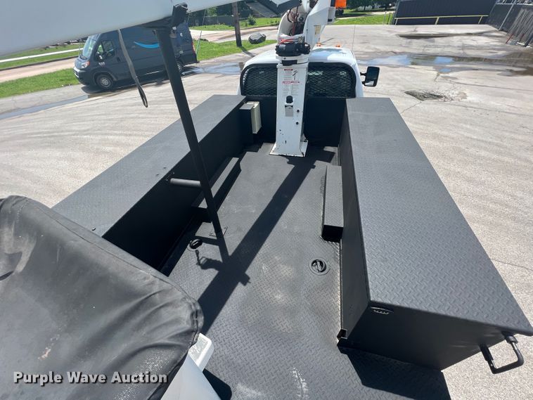 image for item HL9160 2013 Ford F550 Super Duty  bucket truck