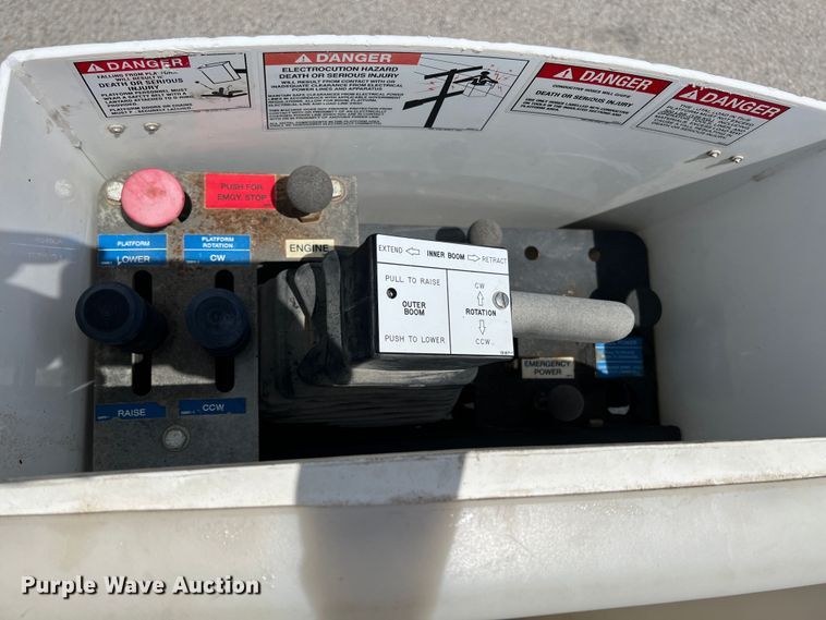 image for item HL9160 2013 Ford F550 Super Duty  bucket truck