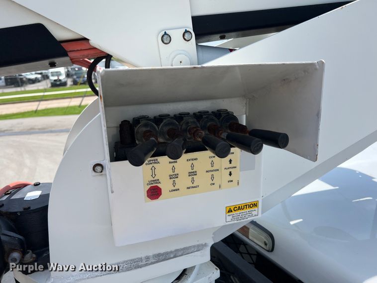 image for item HL9160 2013 Ford F550 Super Duty  bucket truck