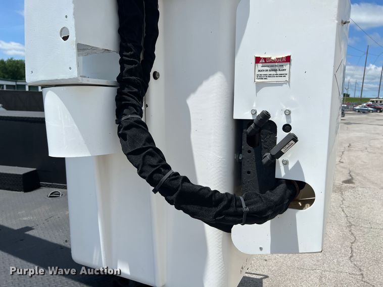 image for item HL9160 2013 Ford F550 Super Duty  bucket truck