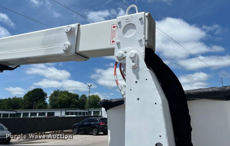 image for item HL9160 2013 Ford F550 Super Duty  bucket truck