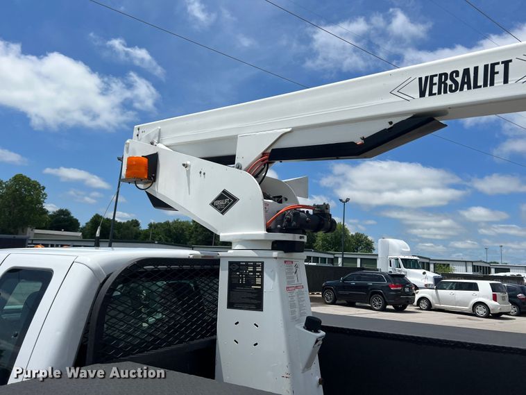 image for item HL9160 2013 Ford F550 Super Duty  bucket truck