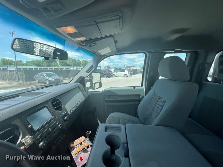 image for item HL9160 2013 Ford F550 Super Duty  bucket truck