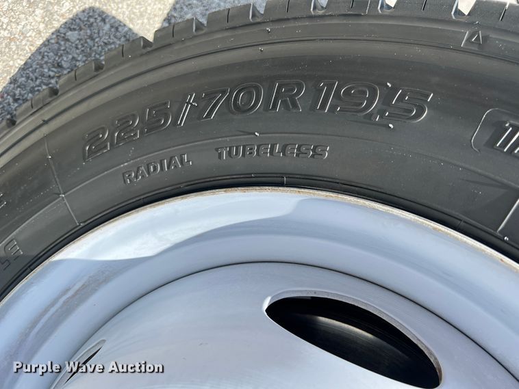 image for item HL9160 2013 Ford F550 Super Duty  bucket truck