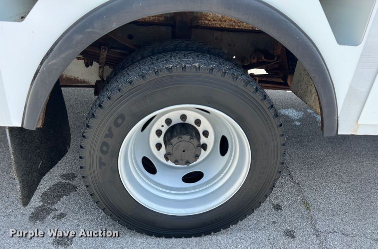 image for item HL9160 2013 Ford F550 Super Duty  bucket truck