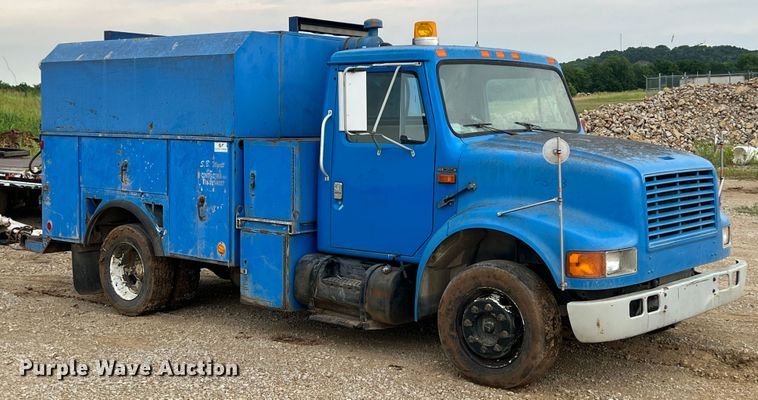 image for item HL9204 1991 International 4700  utility / service truck