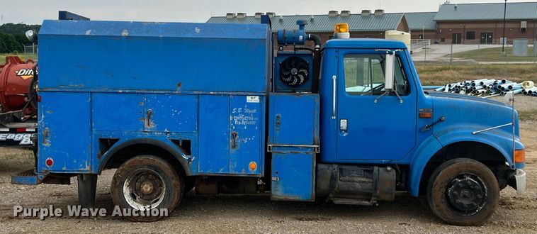 image for item HL9204 1991 International 4700  utility / service truck
