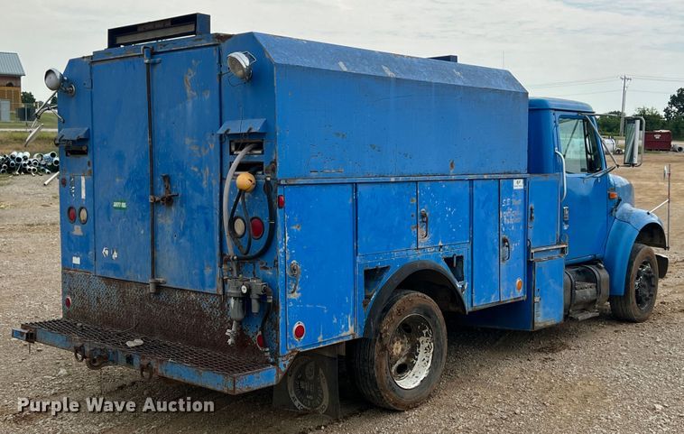 image for item HL9204 1991 International 4700  utility / service truck