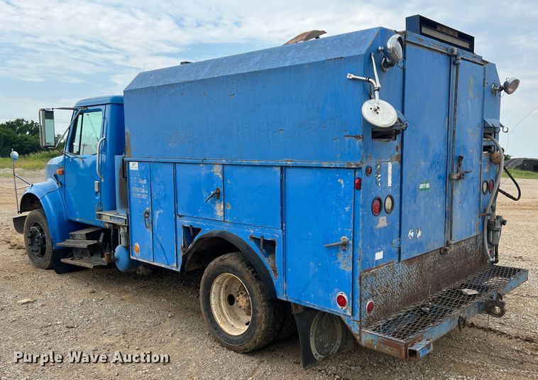 image for item HL9204 1991 International 4700  utility / service truck
