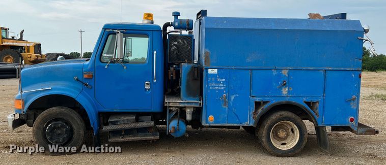 image for item HL9204 1991 International 4700  utility / service truck