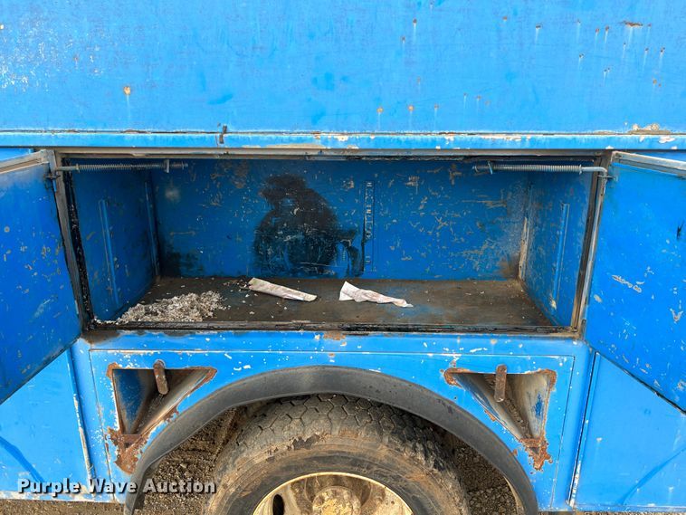 image for item HL9204 1991 International 4700  utility / service truck