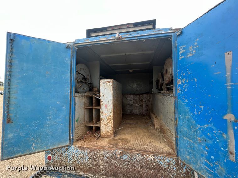 image for item HL9204 1991 International 4700  utility / service truck