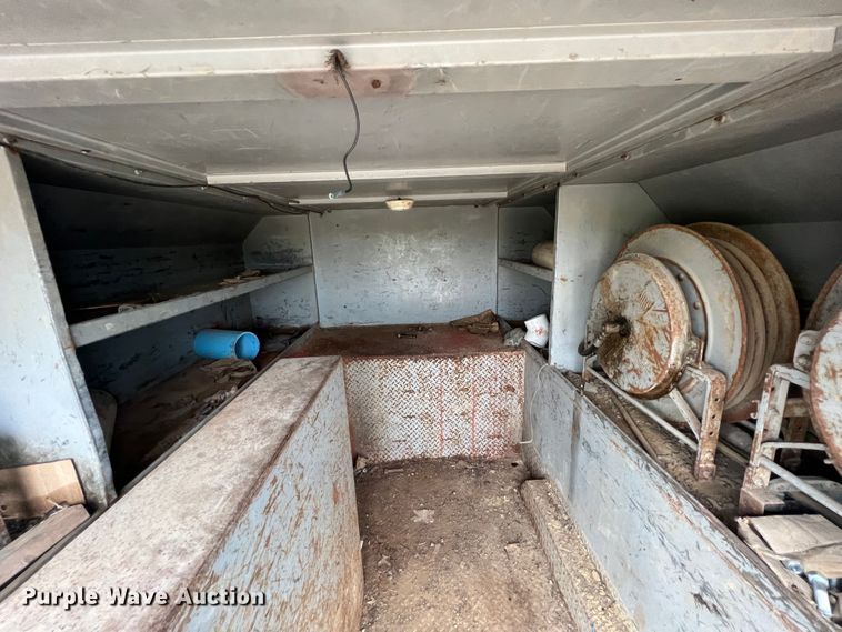 image for item HL9204 1991 International 4700  utility / service truck