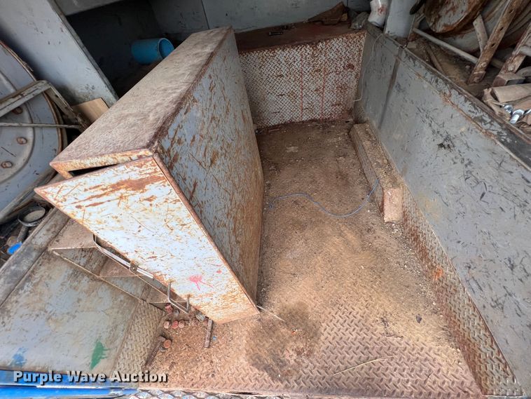 image for item HL9204 1991 International 4700  utility / service truck