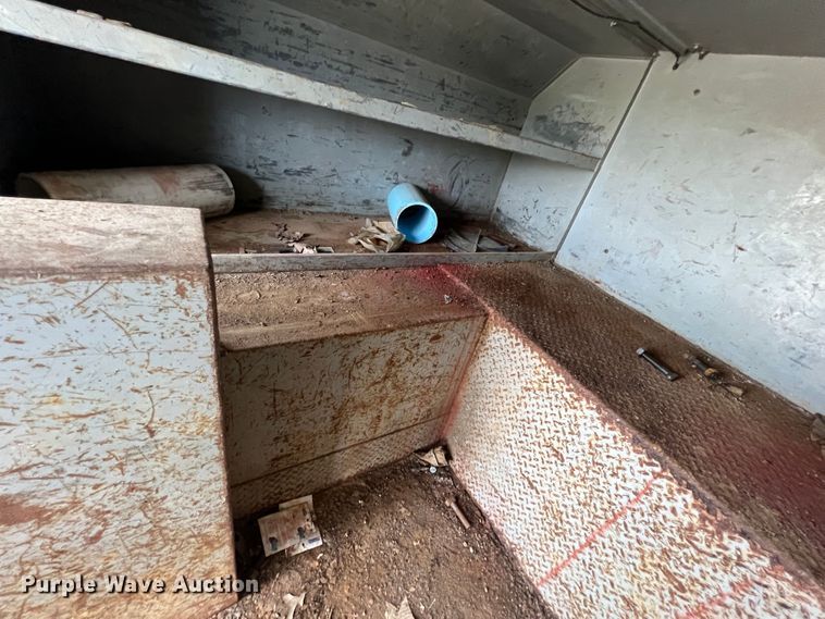 image for item HL9204 1991 International 4700  utility / service truck