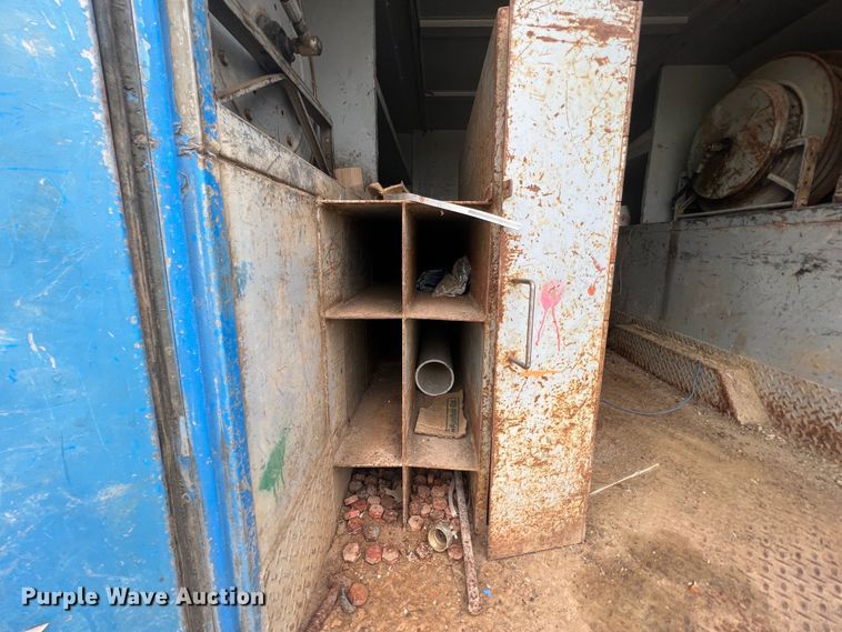 image for item HL9204 1991 International 4700  utility / service truck