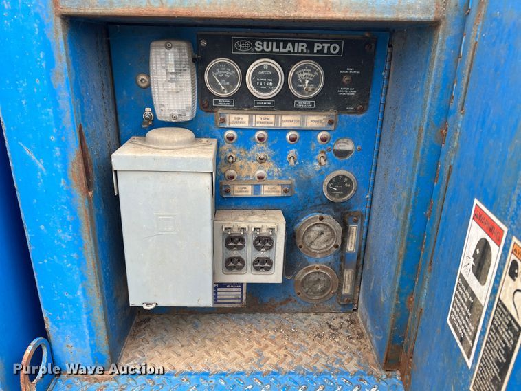 image for item HL9204 1991 International 4700  utility / service truck