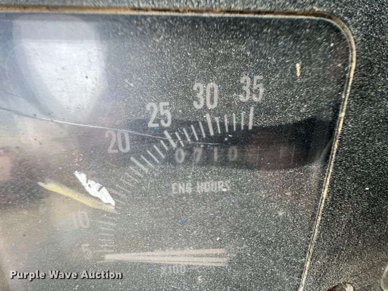 image for item HL9204 1991 International 4700  utility / service truck