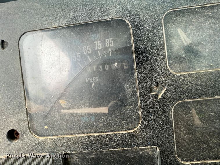 image for item HL9204 1991 International 4700  utility / service truck