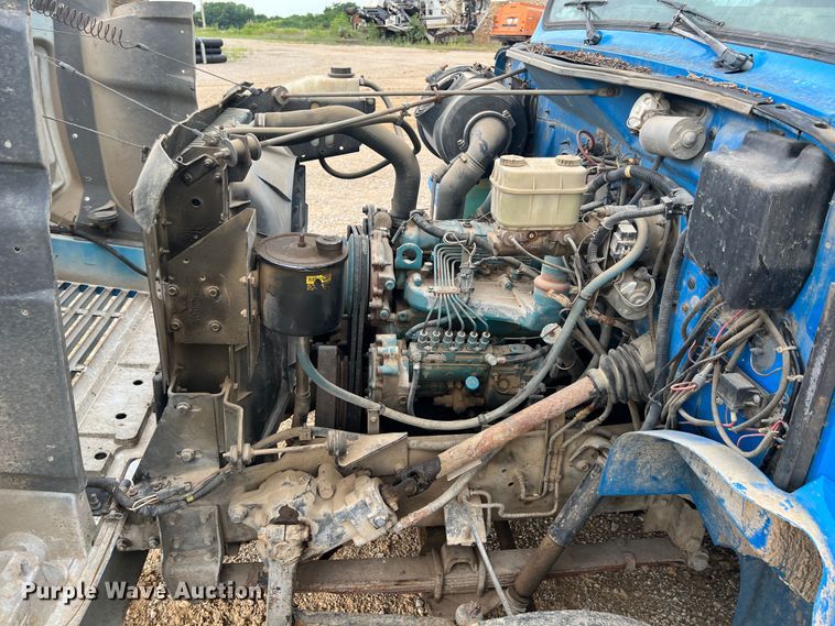 image for item HL9204 1991 International 4700  utility / service truck