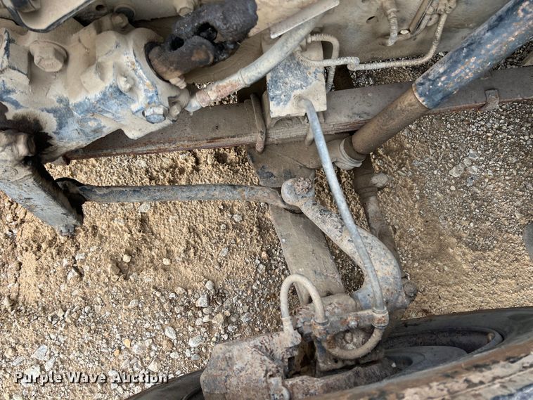 image for item HL9204 1991 International 4700  utility / service truck