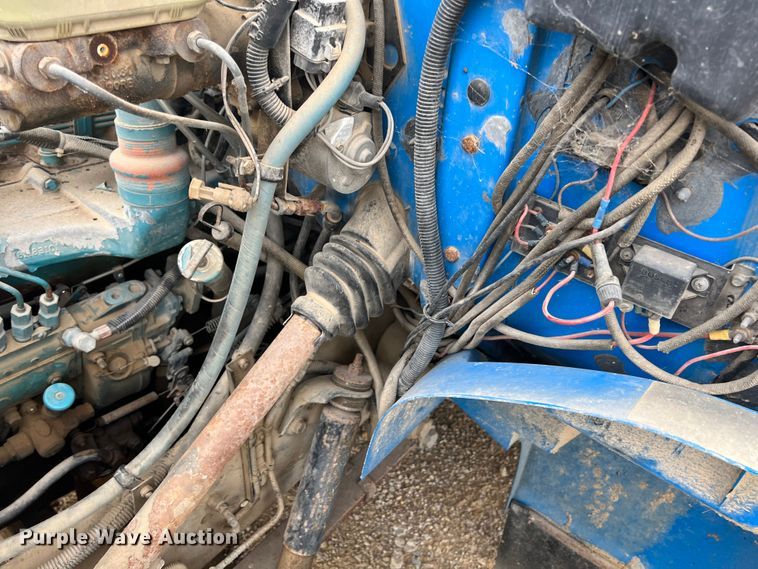 image for item HL9204 1991 International 4700  utility / service truck