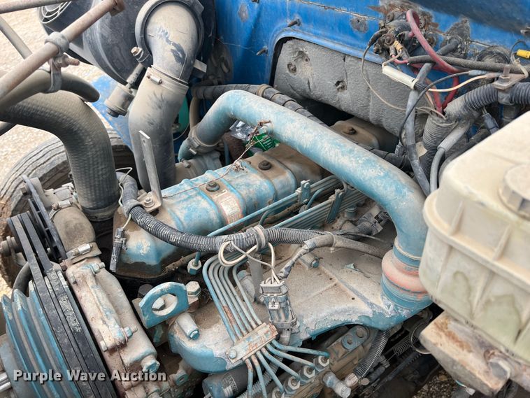 image for item HL9204 1991 International 4700  utility / service truck