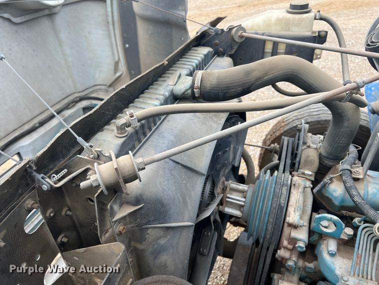 image for item HL9204 1991 International 4700  utility / service truck