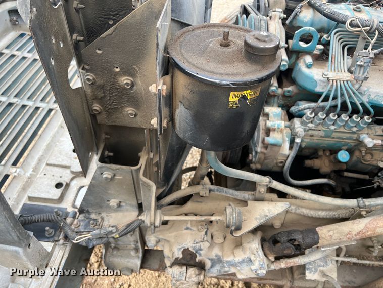 image for item HL9204 1991 International 4700  utility / service truck