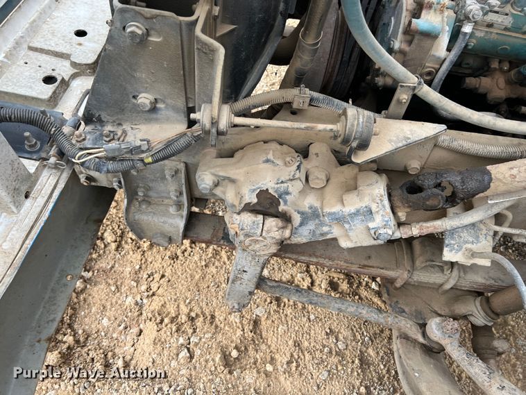 image for item HL9204 1991 International 4700  utility / service truck